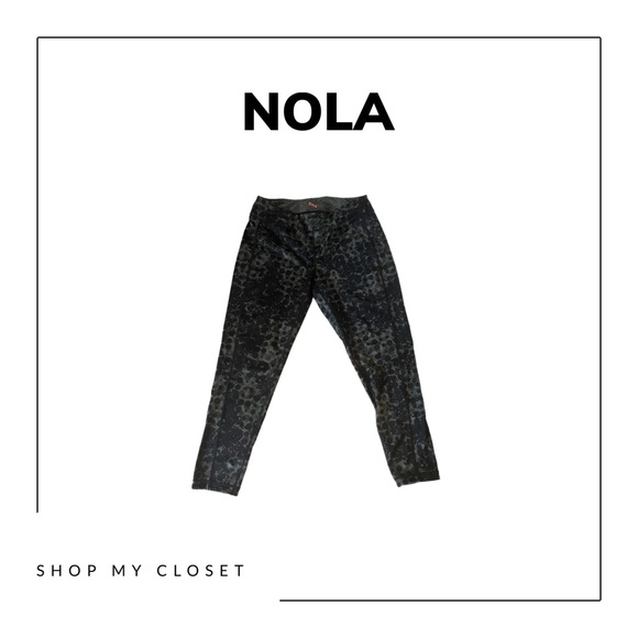 NWOT - Nola Cropped yoga pant (Penningtons) - Picture 1 of 3